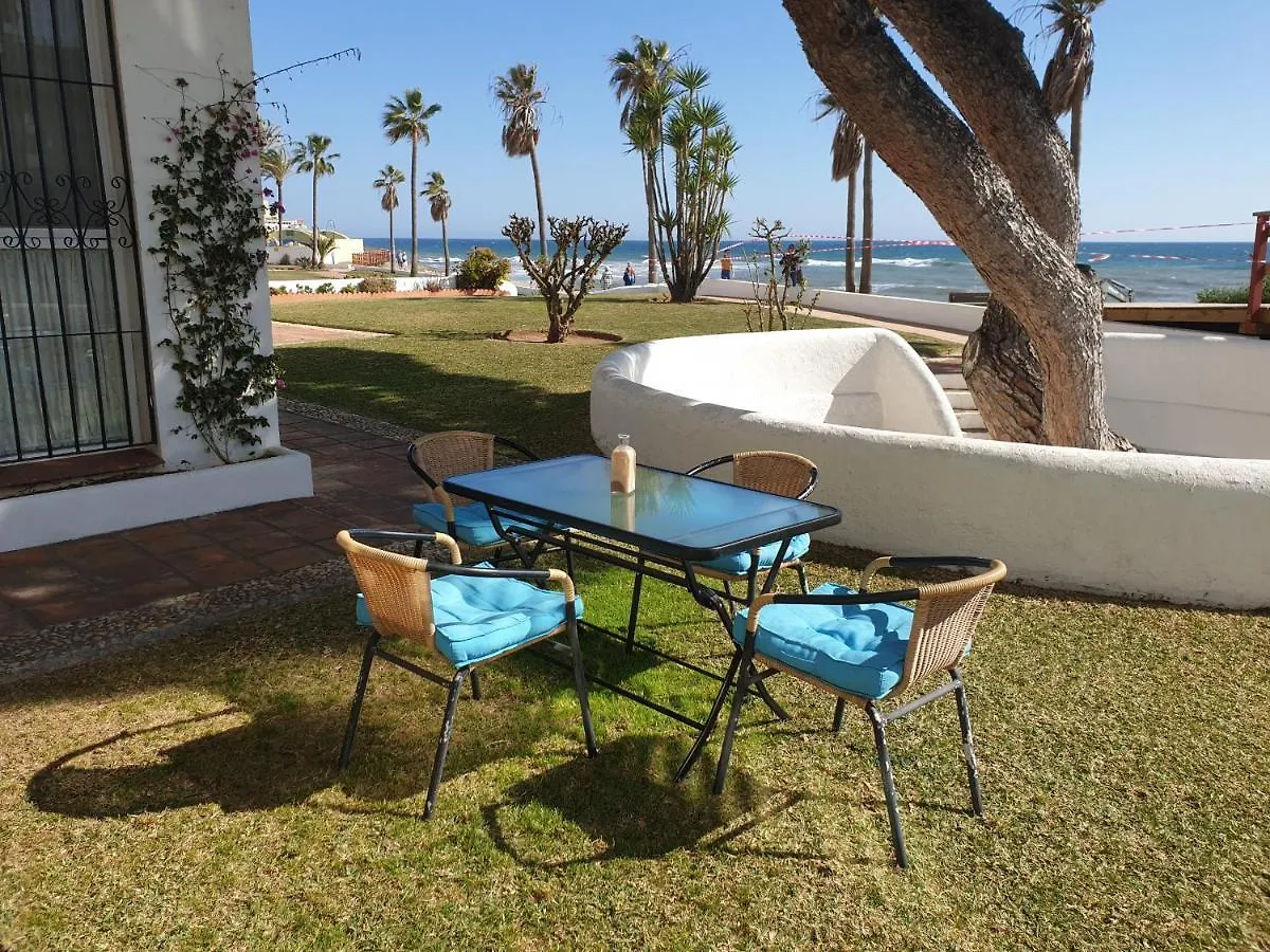 Dona Lola Micaela - Fully Equiped 1 Bedroom Ground Floor Beach Front Apartment With Direct Access To The Beach Of Calahonda - Costa Del Sol - Cs155 Sitio de Calahonda 0*,  İspanya